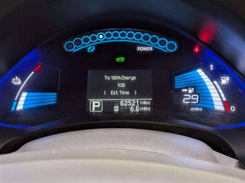 <p>2012 NISSAN LEAF</p>