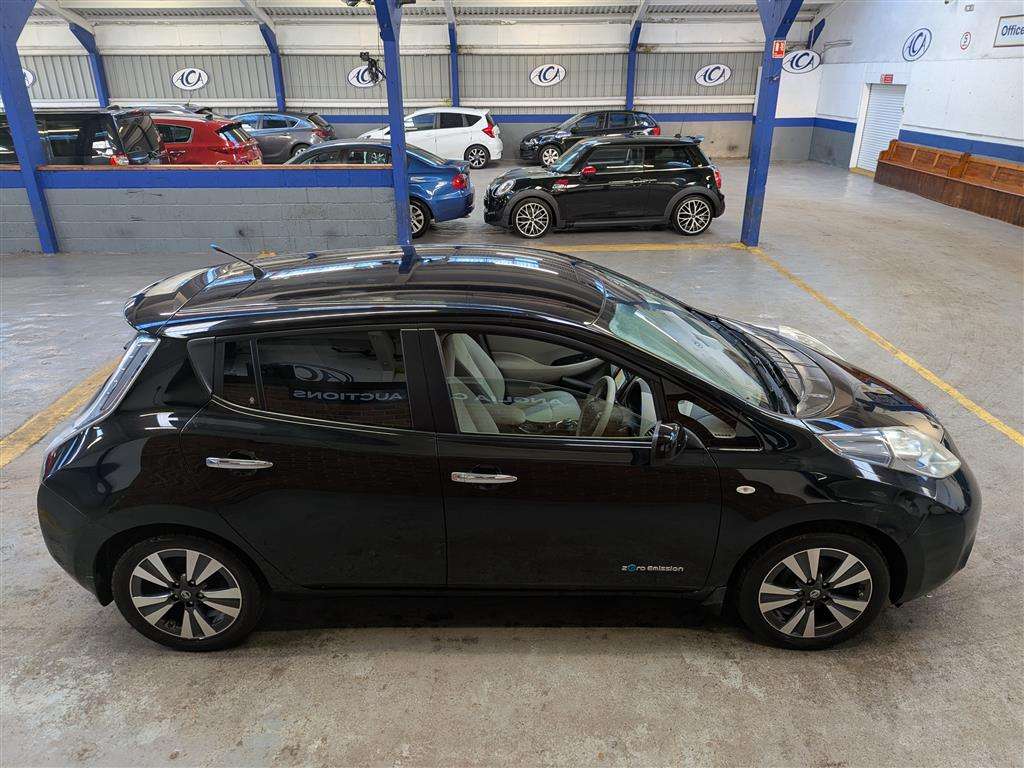 <p>2012 NISSAN LEAF</p>