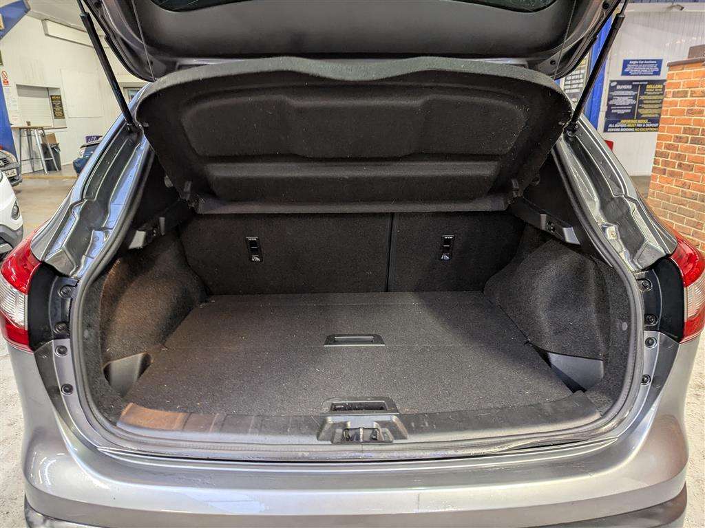 <p>2016 NISSAN QASHQAI N-CONNECTA DIG-T</p>