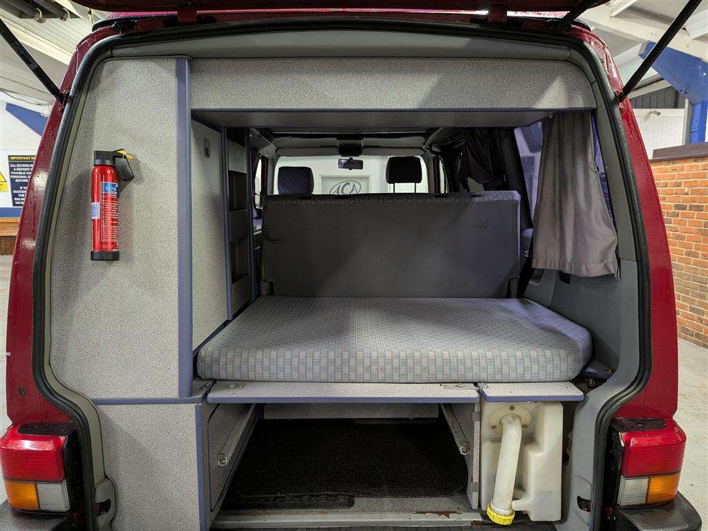 <p>1992 VOLKSWAGEN TRANSPORTER</p>