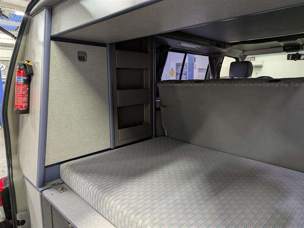 <p>1992 VOLKSWAGEN TRANSPORTER</p>