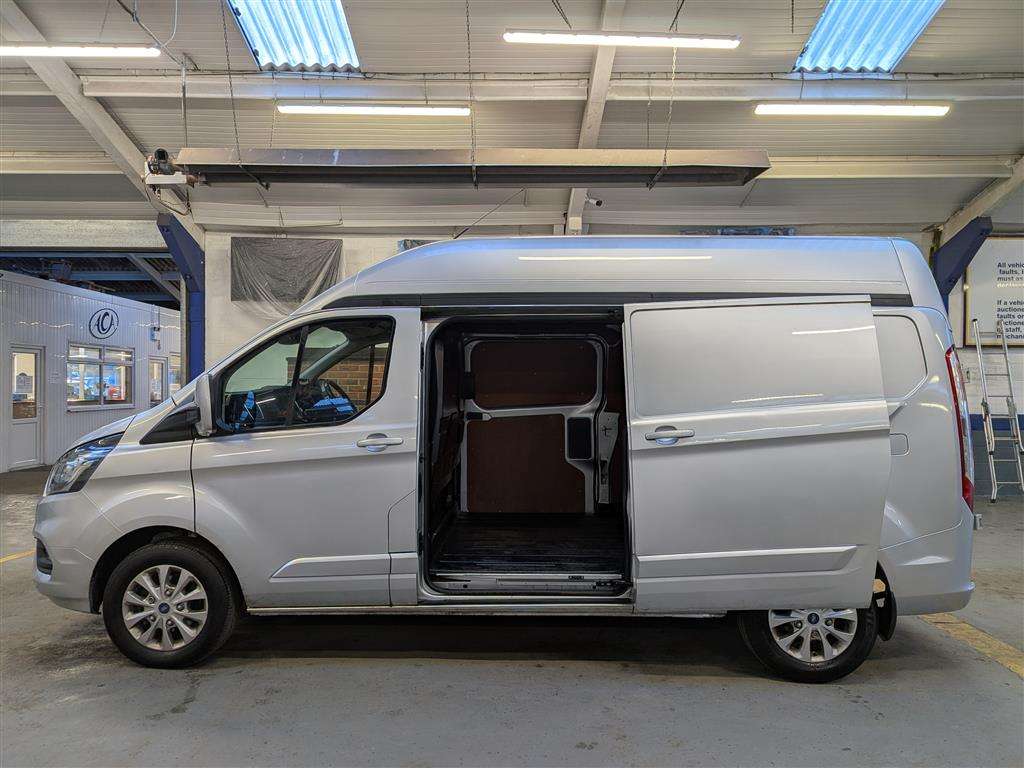 <p>2021 FORD TRANSIT CUSTOM 340LIMITED</p>