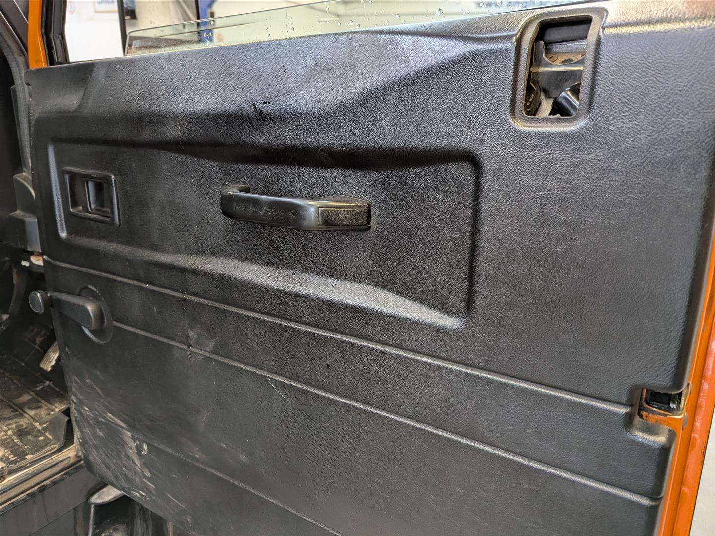 <p>2013 LAND ROVER DEFENDER 110 HARD TOP TD</p>