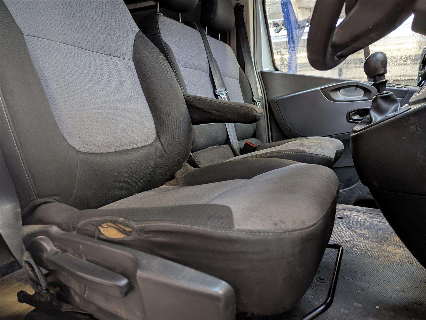 <p>2015 VAUXHALL VIVARO 2900 CDTI</p>