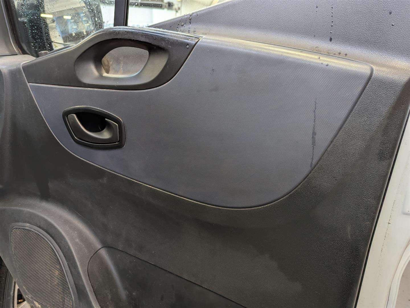 <p>2015 VAUXHALL VIVARO 2900 CDTI</p>