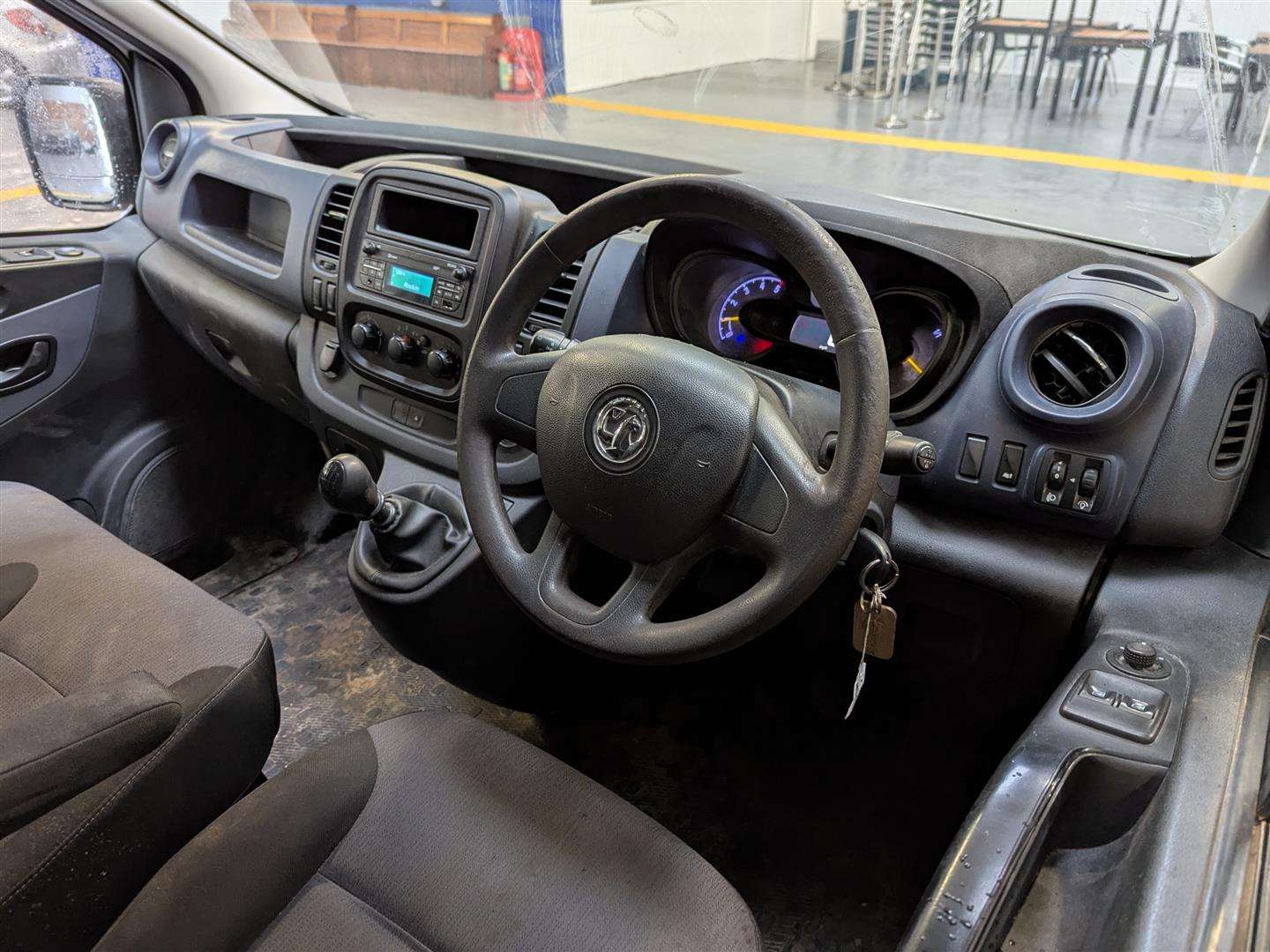 <p>2015 VAUXHALL VIVARO 2900 CDTI</p>