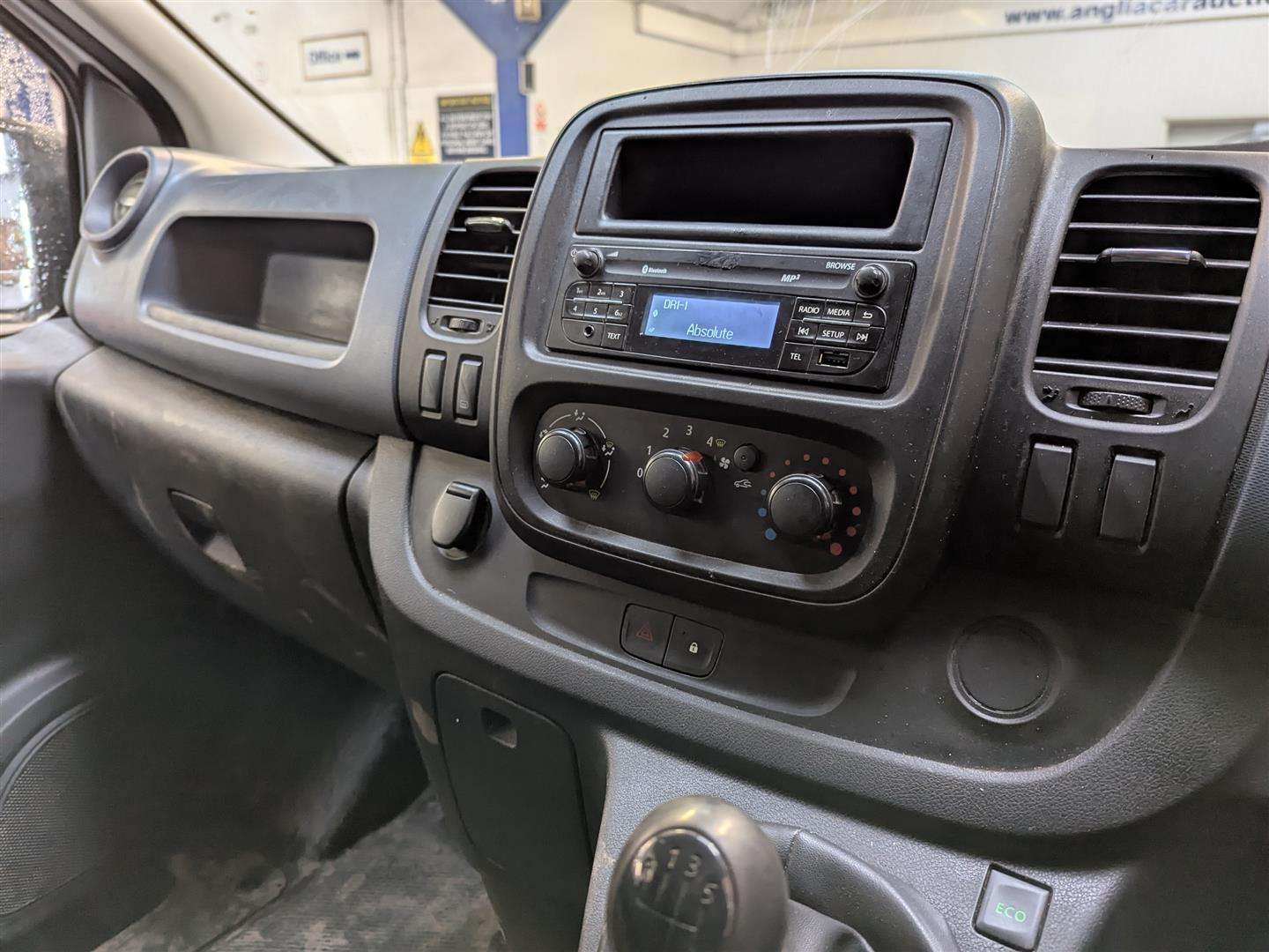 <p>2015 VAUXHALL VIVARO 2900 CDTI</p>