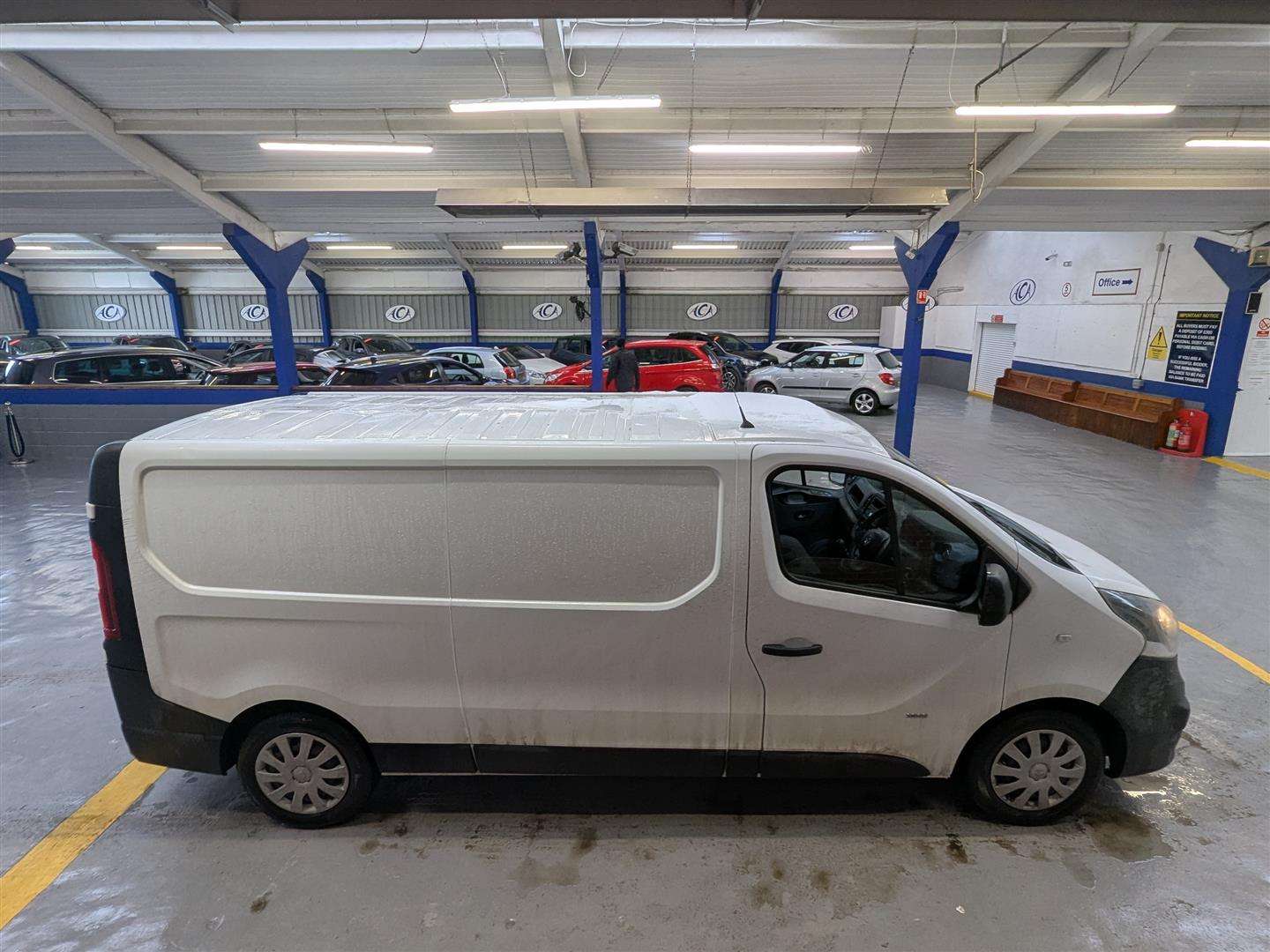 <p>2015 VAUXHALL VIVARO 2900 CDTI</p>