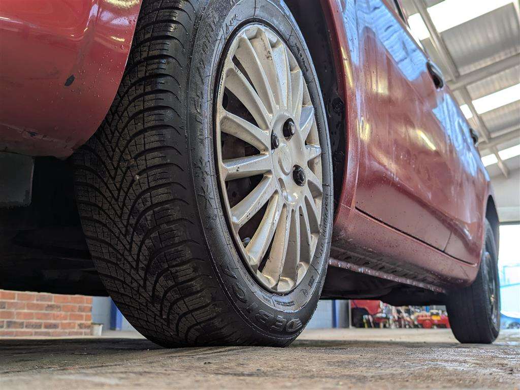 <p>2011 NISSAN MICRA VISIA</p>