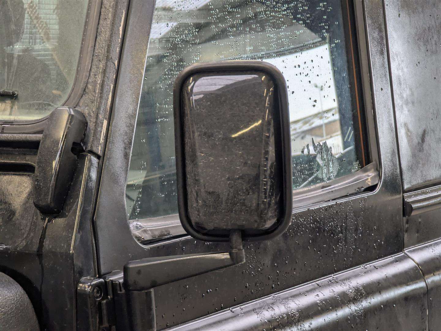 <p>2013 LAND ROVER DEFENDER 110 HARD TOP TD</p>