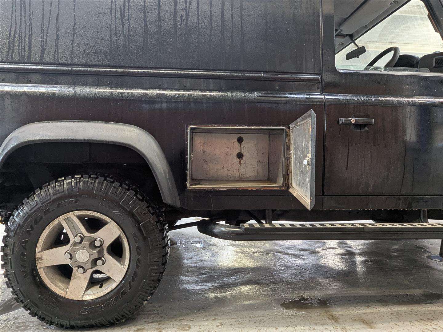 <p>2013 LAND ROVER DEFENDER 110 HARD TOP TD</p>