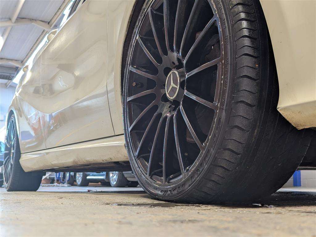 <p>2016 MERCEDES-BENZ A 180 SE</p>