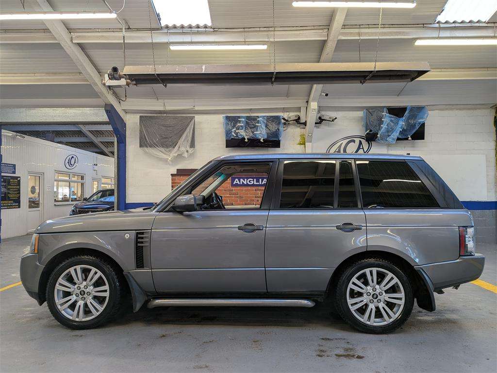 <p>2010 LAND ROVER RANGE ROVER VOGUE TDV8 AUTO</p>