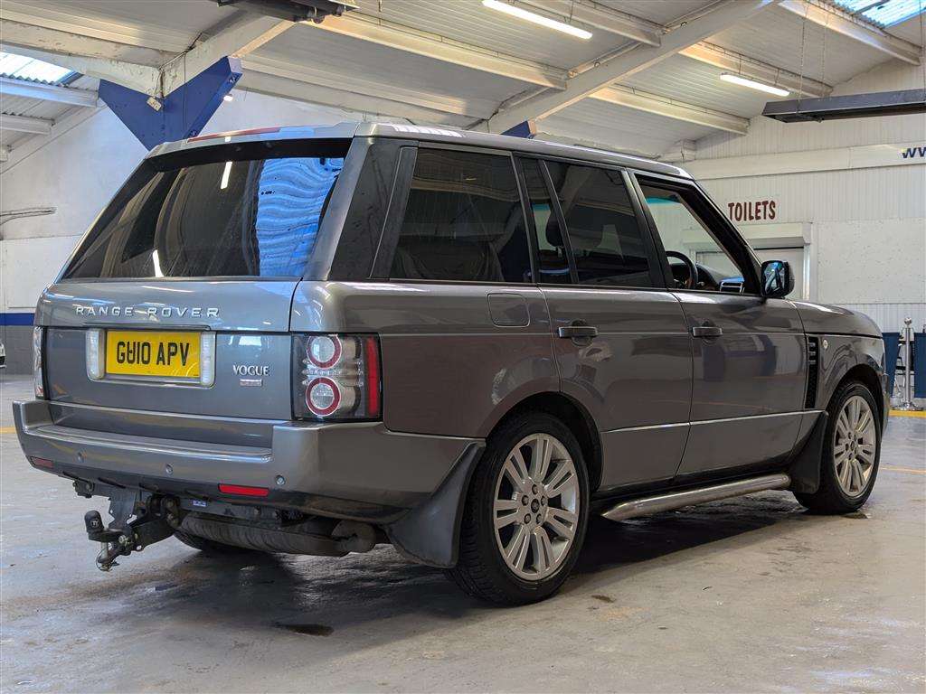 <p>2010 LAND ROVER RANGE ROVER VOGUE TDV8 AUTO</p>