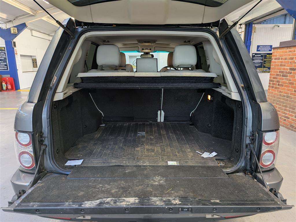 <p>2010 LAND ROVER RANGE ROVER VOGUE TDV8 AUTO</p>