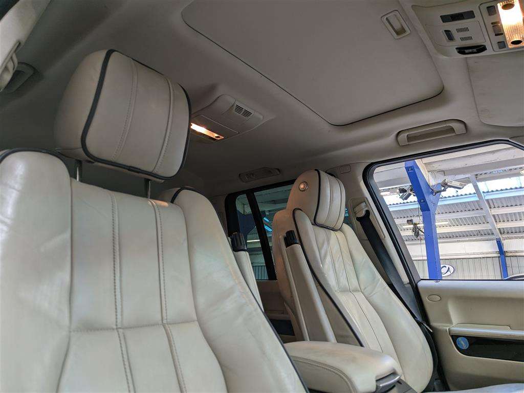 <p>2010 LAND ROVER RANGE ROVER VOGUE TDV8 AUTO</p>