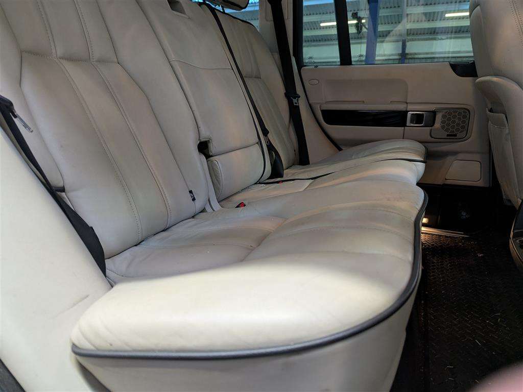 <p>2010 LAND ROVER RANGE ROVER VOGUE TDV8 AUTO</p>