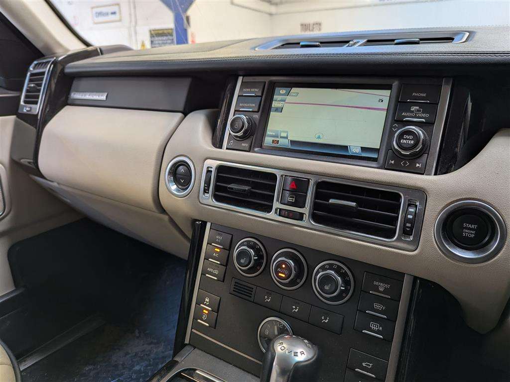 <p>2010 LAND ROVER RANGE ROVER VOGUE TDV8 AUTO</p>