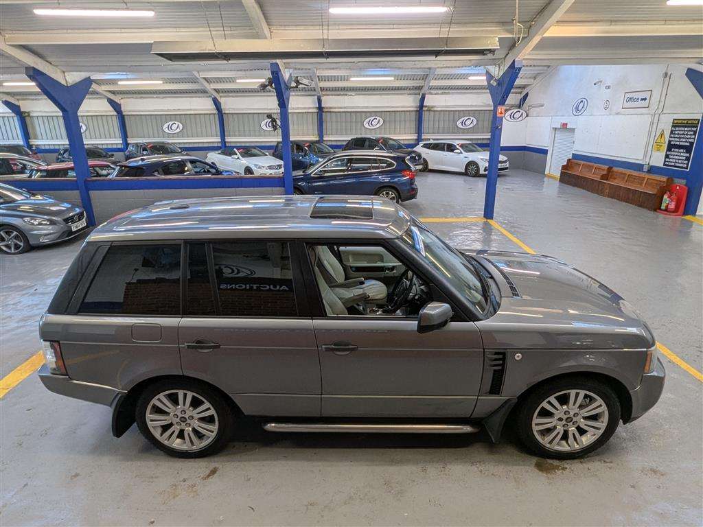<p>2010 LAND ROVER RANGE ROVER VOGUE TDV8 AUTO</p>