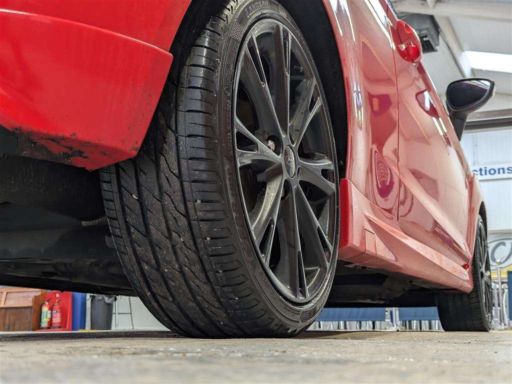 <p>2017 FORD FIESTA ST-LINE RED EDITIO</p>