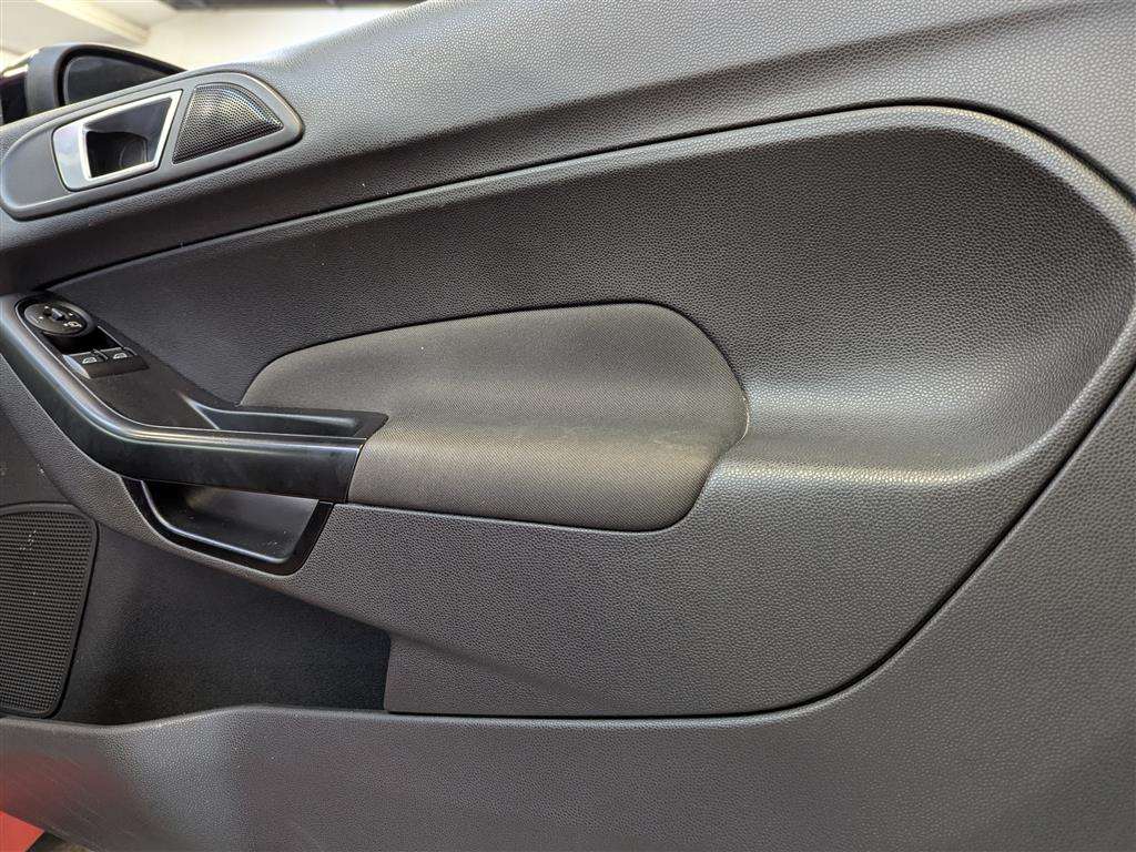 <p>2017 FORD FIESTA ST-LINE RED EDITIO</p>