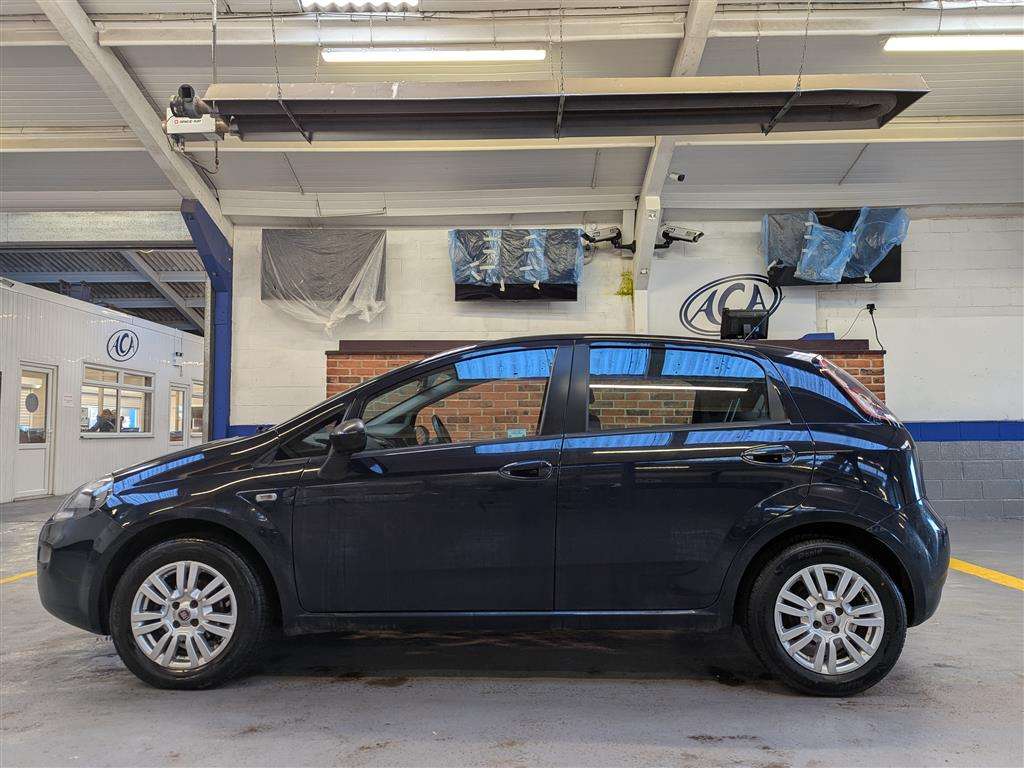 <p>2014 FIAT PUNTO EASY</p>