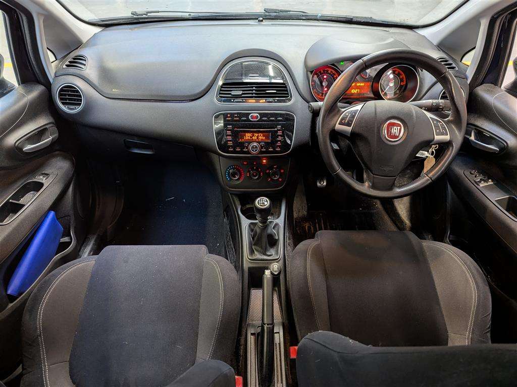 <p>2014 FIAT PUNTO EASY</p>
