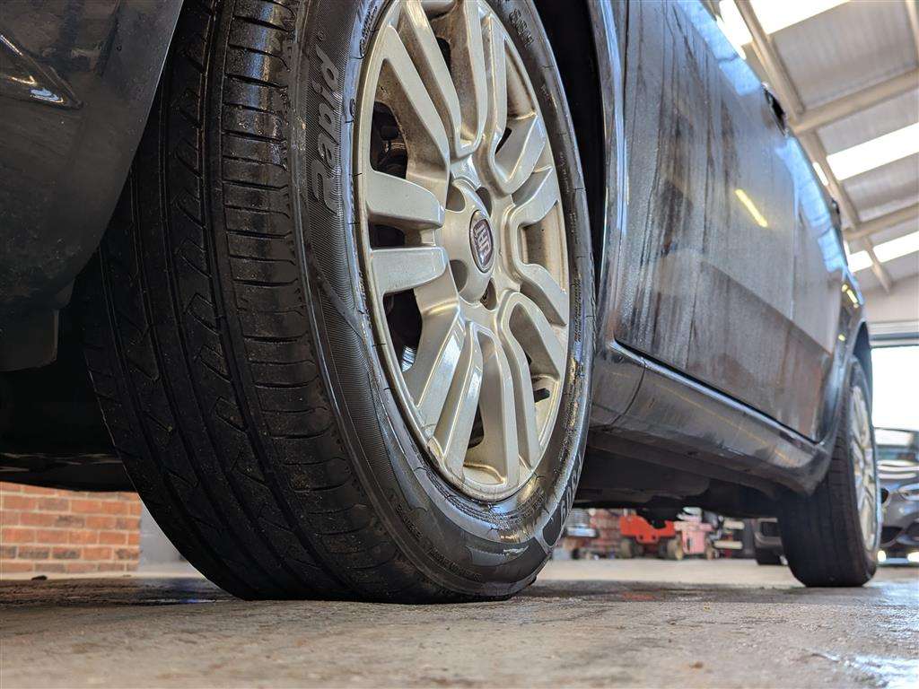 <p>2014 FIAT PUNTO EASY</p>