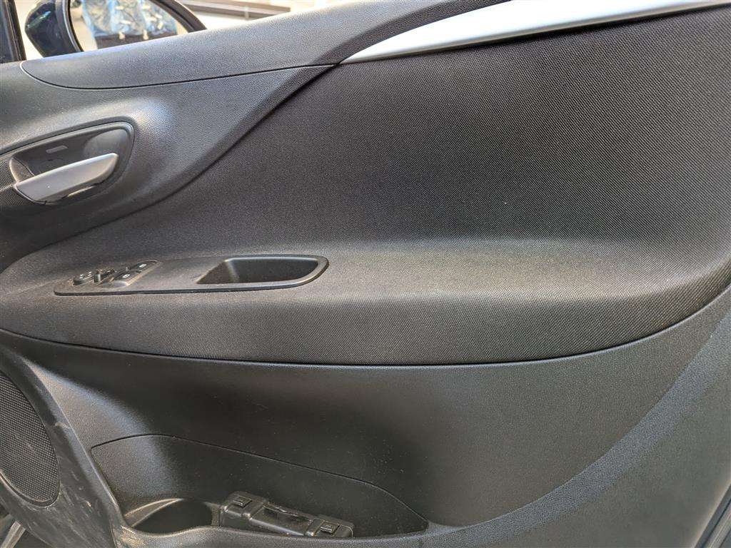 <p>2014 FIAT PUNTO EASY</p>