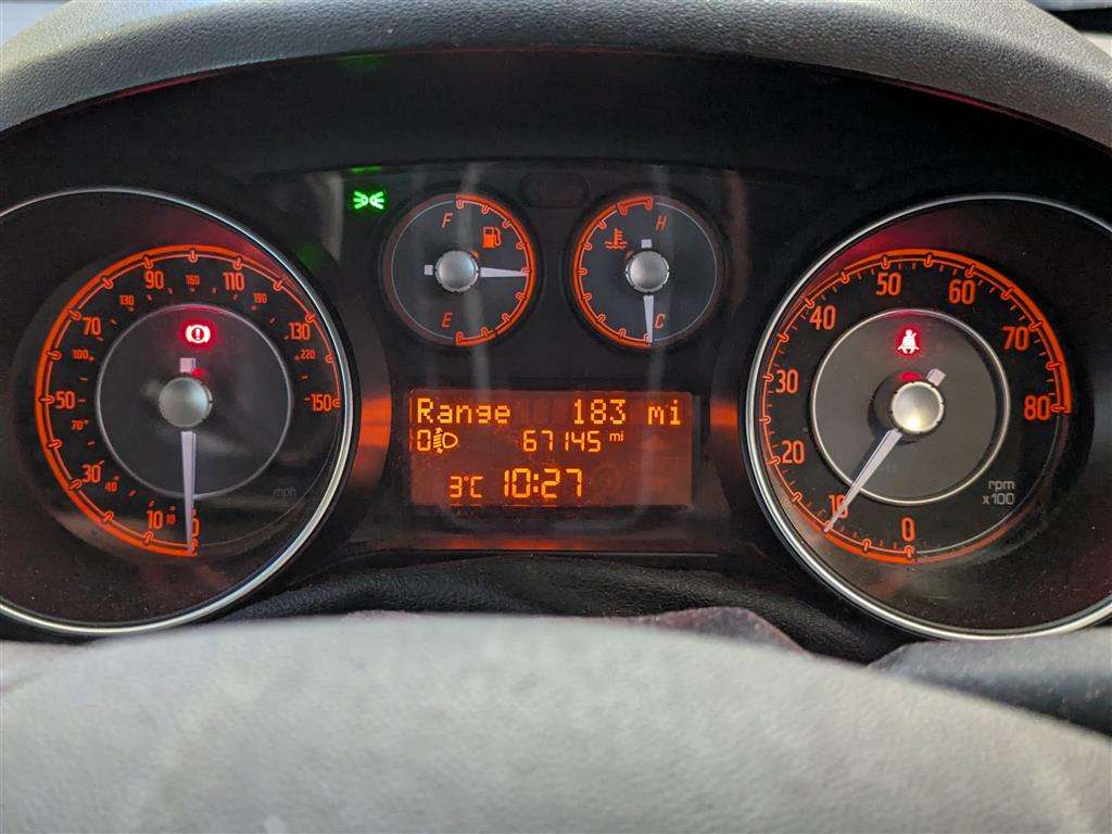 <p>2014 FIAT PUNTO EASY</p>