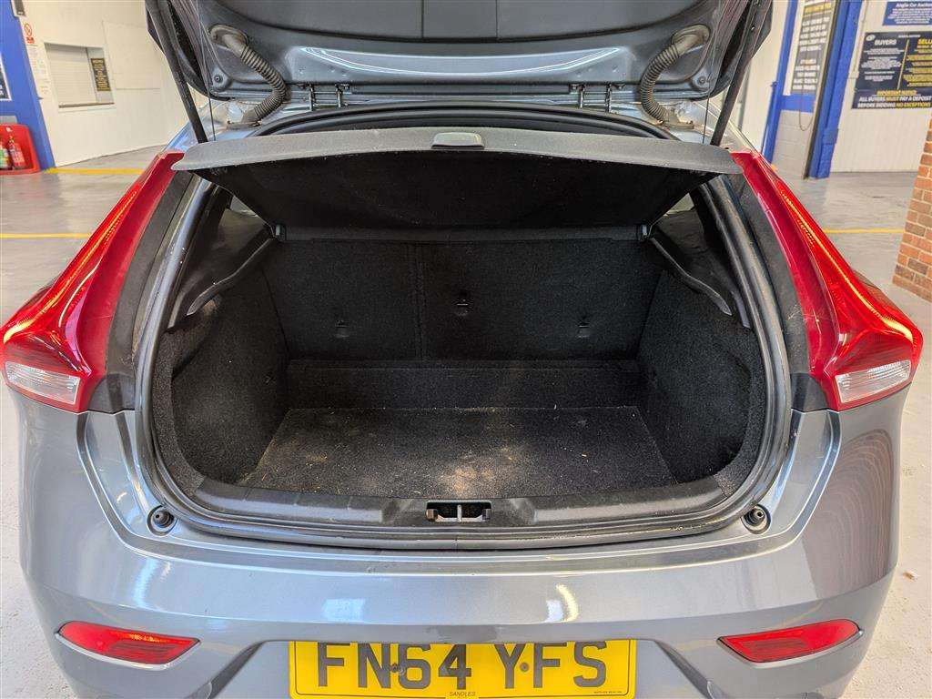 <p>2014 VOLVO V40 R-DESIGN D4</p>