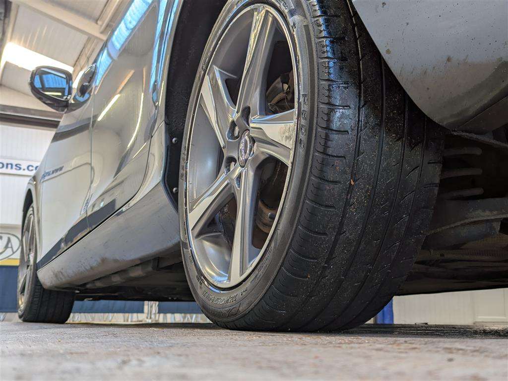 <p>2014 VOLVO V40 R-DESIGN D4</p>