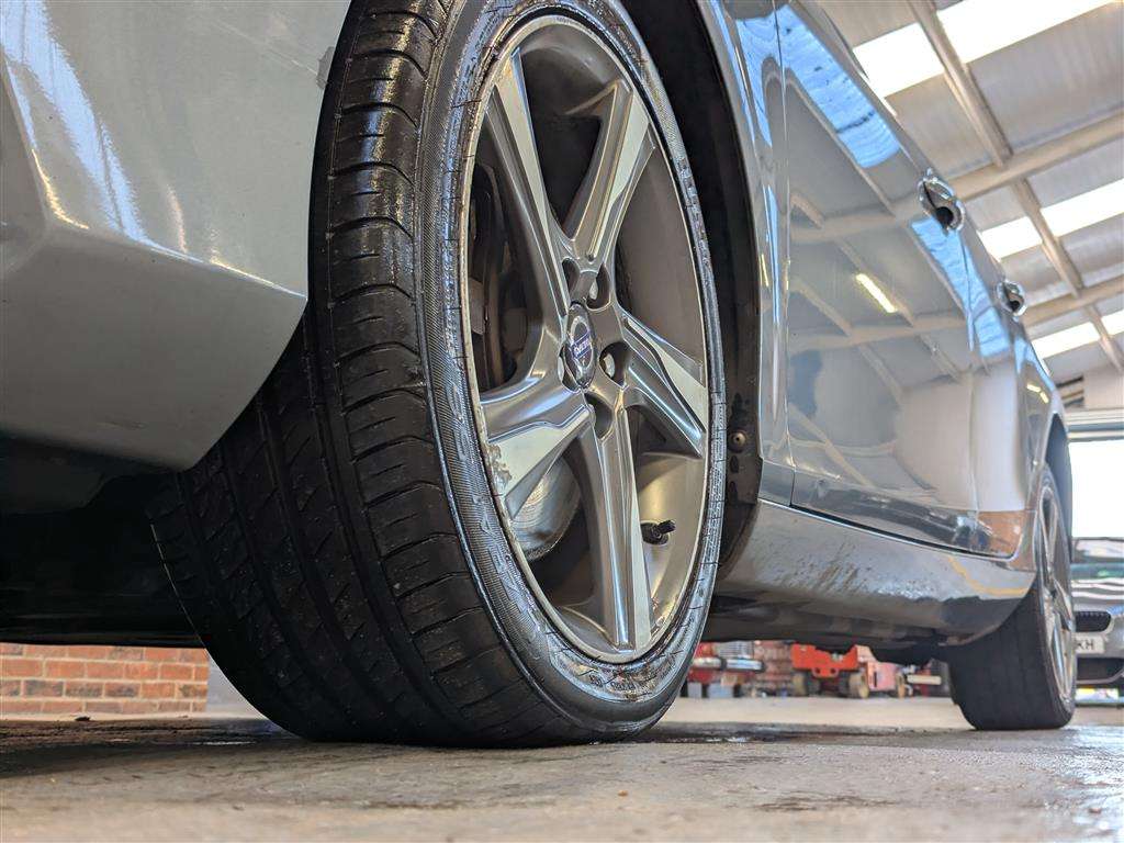 <p>2014 VOLVO V40 R-DESIGN D4</p>