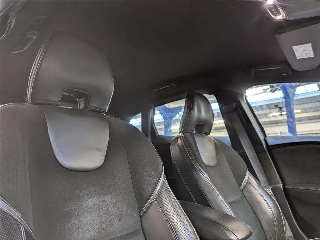 <p>2014 VOLVO V40 R-DESIGN D4</p>