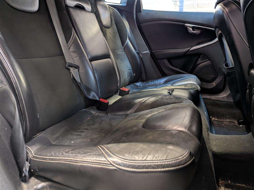 <p>2014 VOLVO V40 R-DESIGN D4</p>