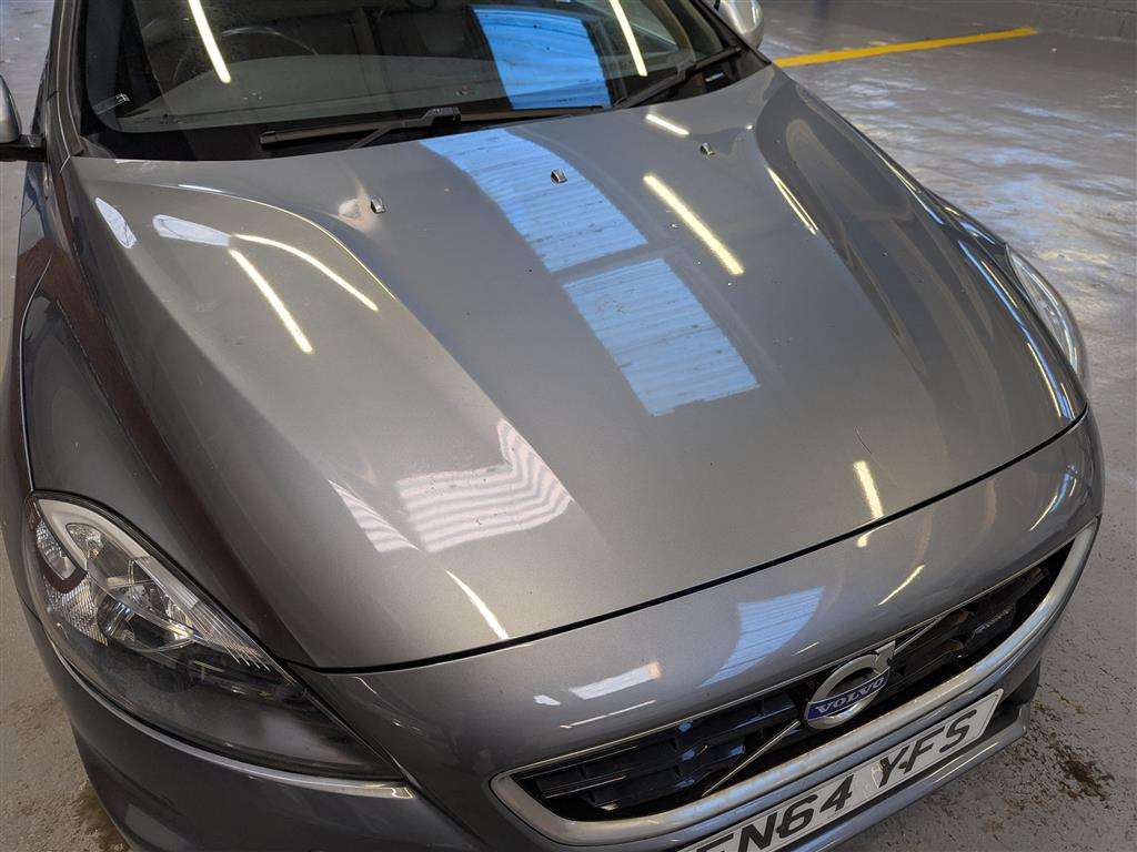 <p>2014 VOLVO V40 R-DESIGN D4</p>