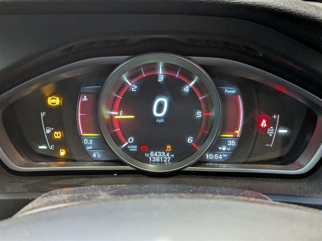 <p>2014 VOLVO V40 R-DESIGN D4</p>