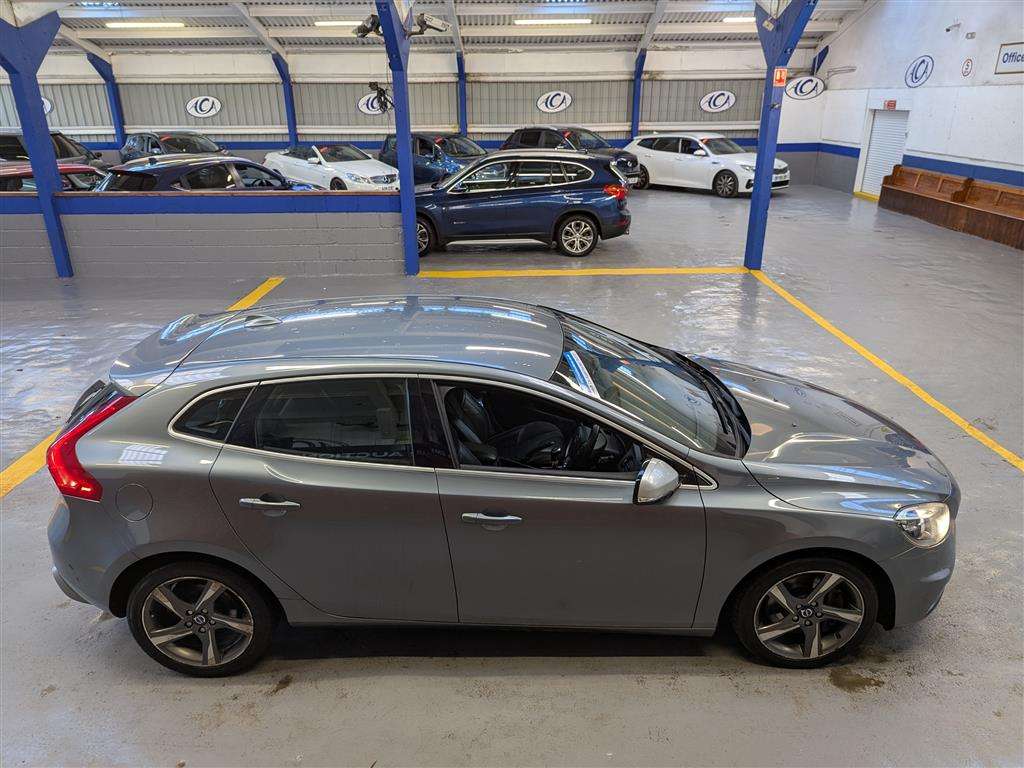 <p>2014 VOLVO V40 R-DESIGN D4</p>