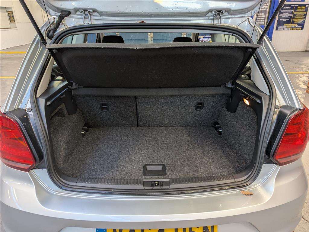 <p>2014 VOLKSWAGEN POLO SE</p>