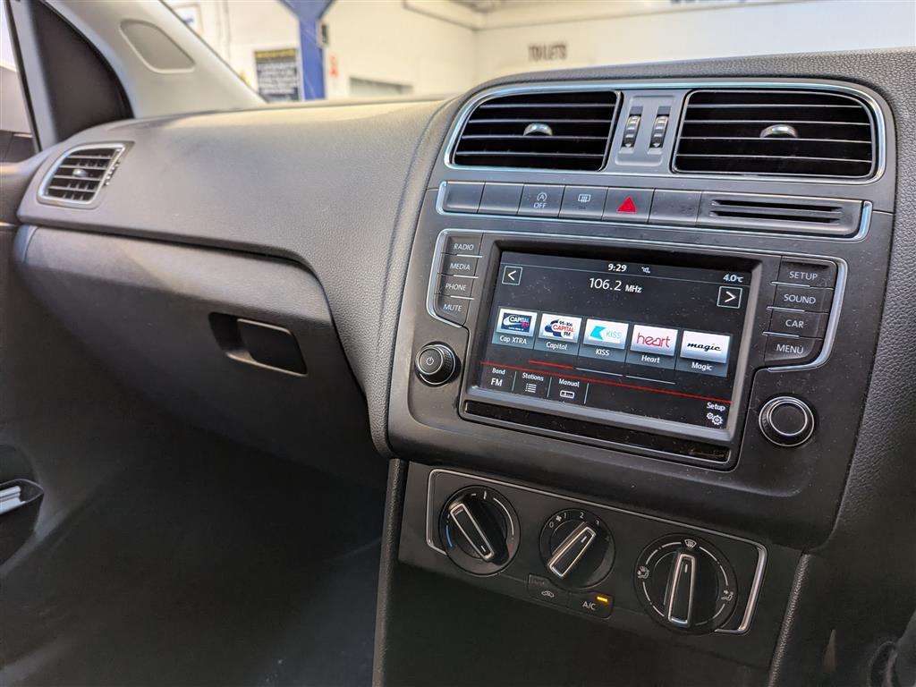 <p>2014 VOLKSWAGEN POLO SE</p>