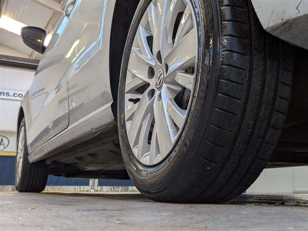 <p>2014 VOLKSWAGEN POLO SE</p>