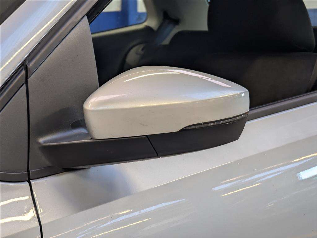 <p>2014 VOLKSWAGEN POLO SE</p>