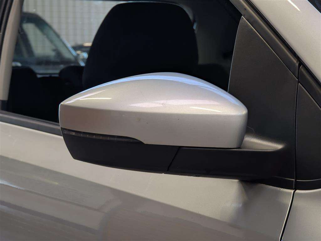 <p>2014 VOLKSWAGEN POLO SE</p>