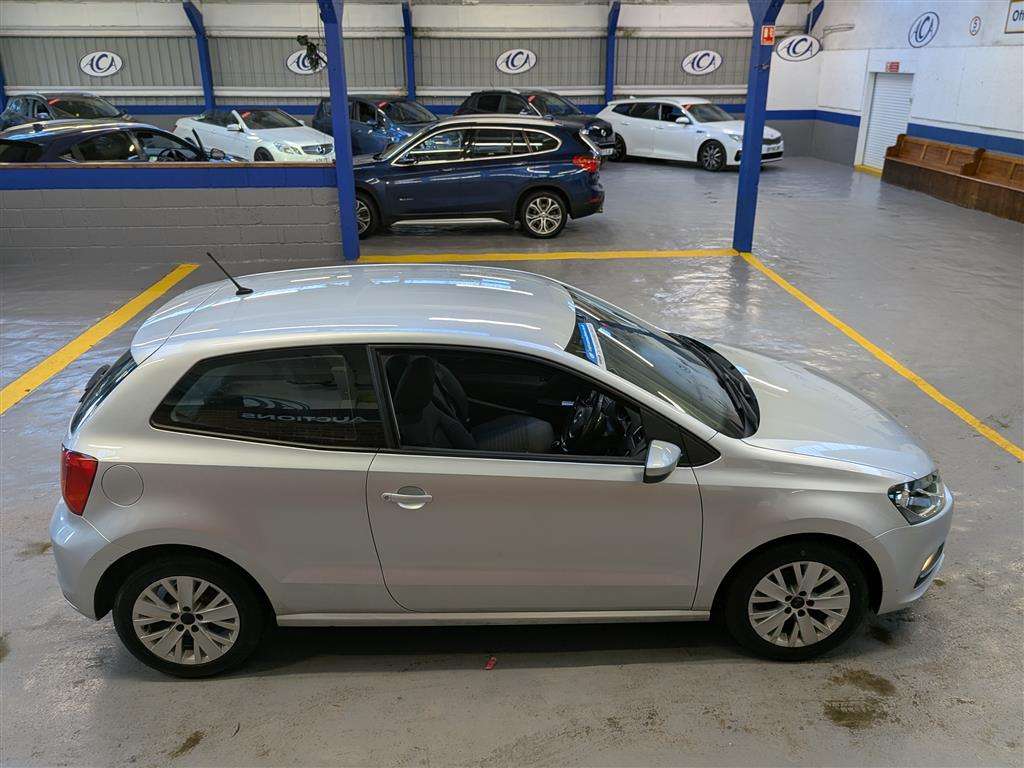 <p>2014 VOLKSWAGEN POLO SE</p>