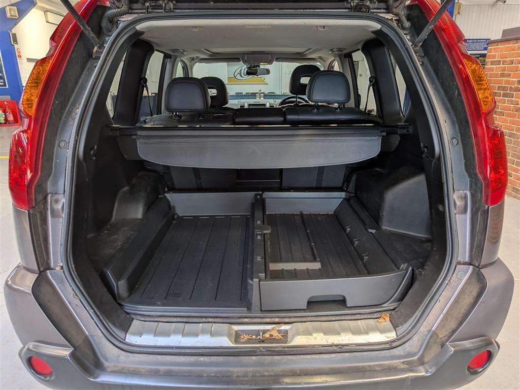 <p>2009 NISSAN X-TRAIL TEKNA DCI</p>