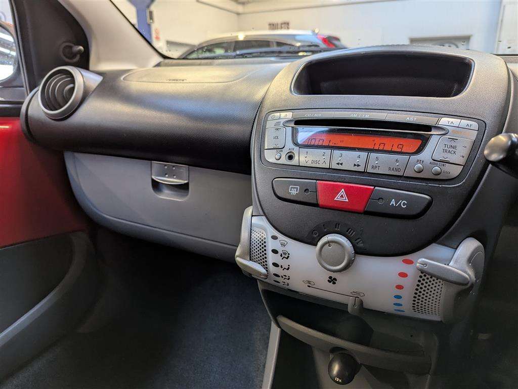 <p>2009 PEUGEOT 107 VERVE</p>