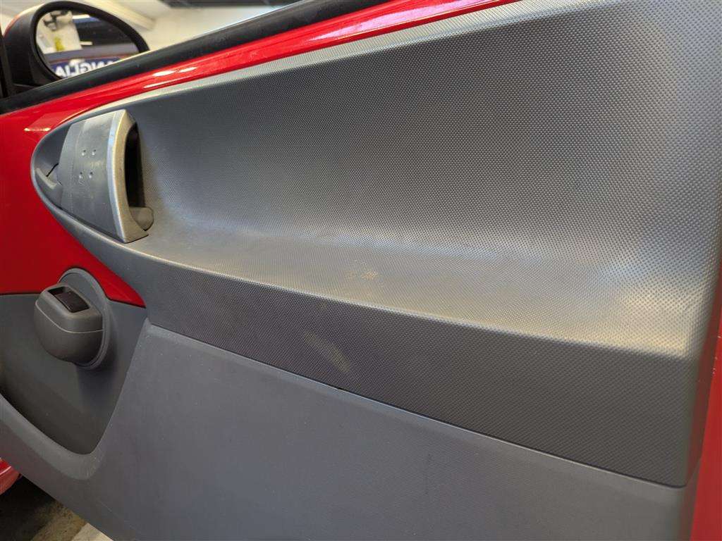 <p>2009 PEUGEOT 107 VERVE</p>