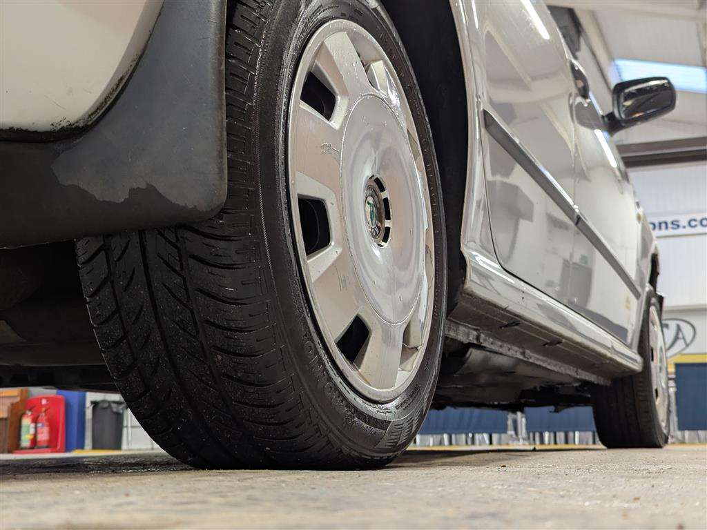 <p>2001 SKODA FABIA COMFORT 16V AUTO</p>