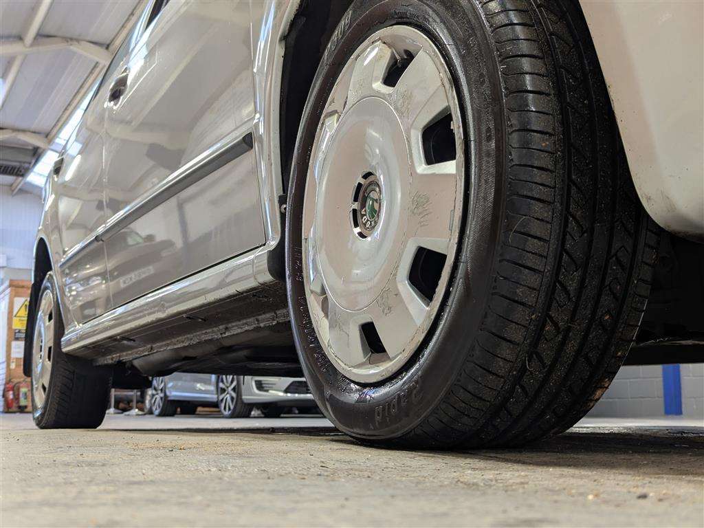 <p>2001 SKODA FABIA COMFORT 16V AUTO</p>