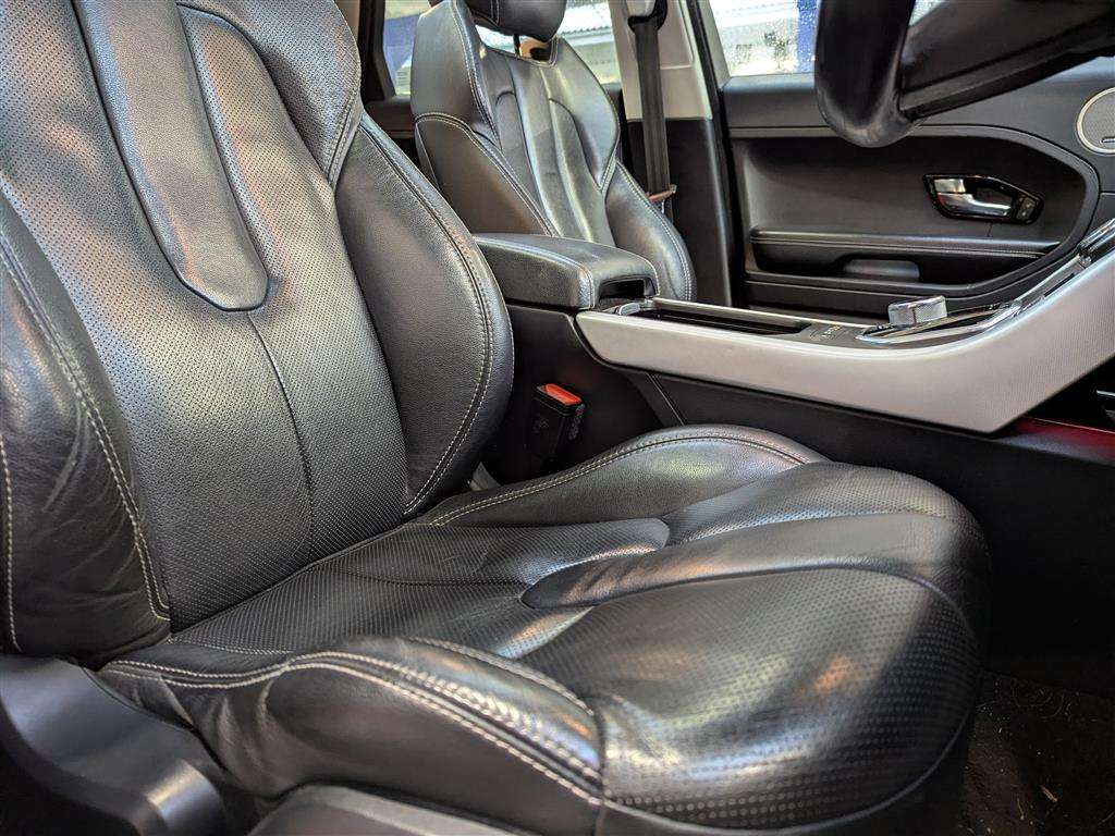 <p>2013 LAND ROVER RANGE ROVER EVOQUE D-LUX</p>